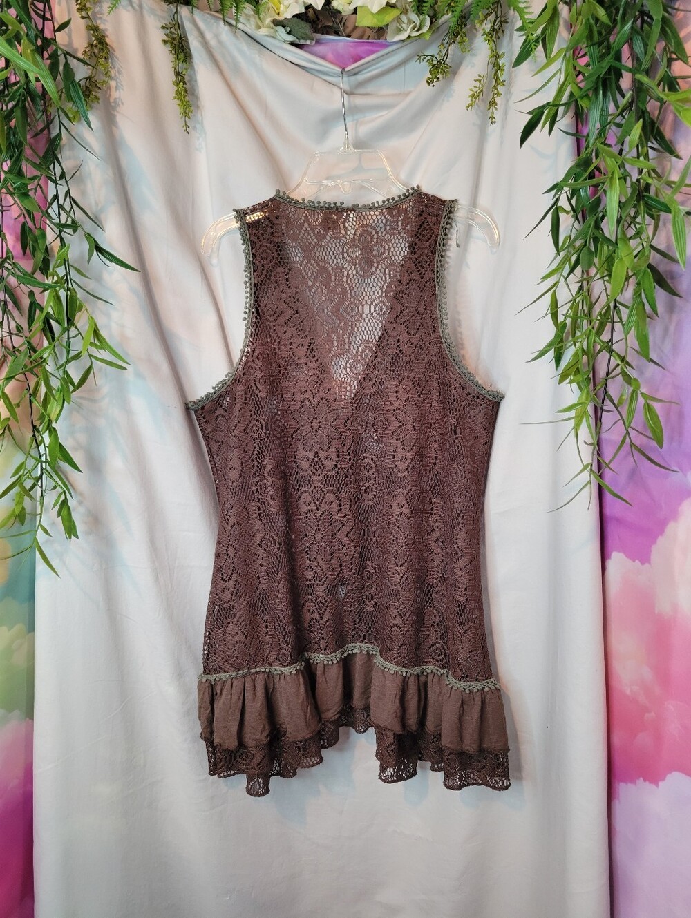 Eyeshadow Brown Lace Ruffle Vest - Picture 8 of 12